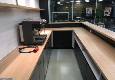 Thekenumbau mit Einbauten, Ausschankbereich neue Oberfläche